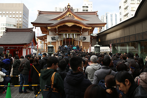 年々人出が増える恒例行事に
日本橋界隈はお正月から活気に溢れました