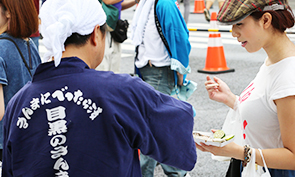 7000匹の脂の乗った秋刀魚、全皿に東京べったら漬! 第二十一回・目黒のさんま祭り!!