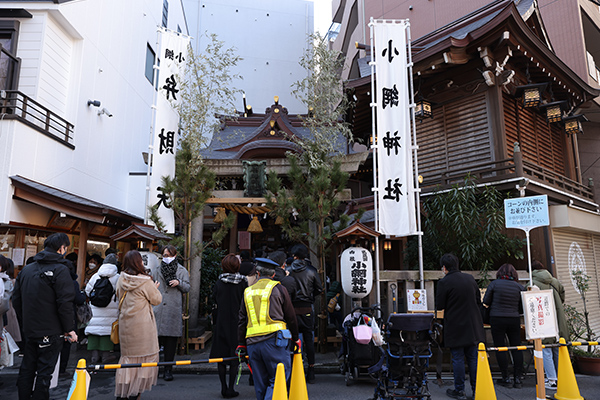 パワースポットと人気の東京銭洗弁天「小綱神社」