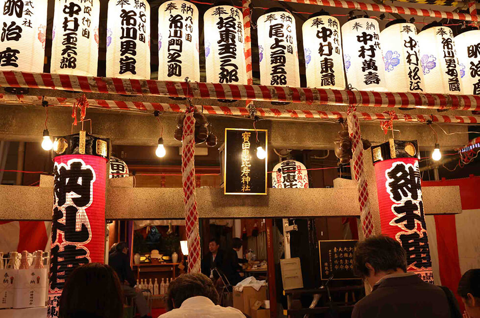 2025年べったら市の日中の賑わっている写真