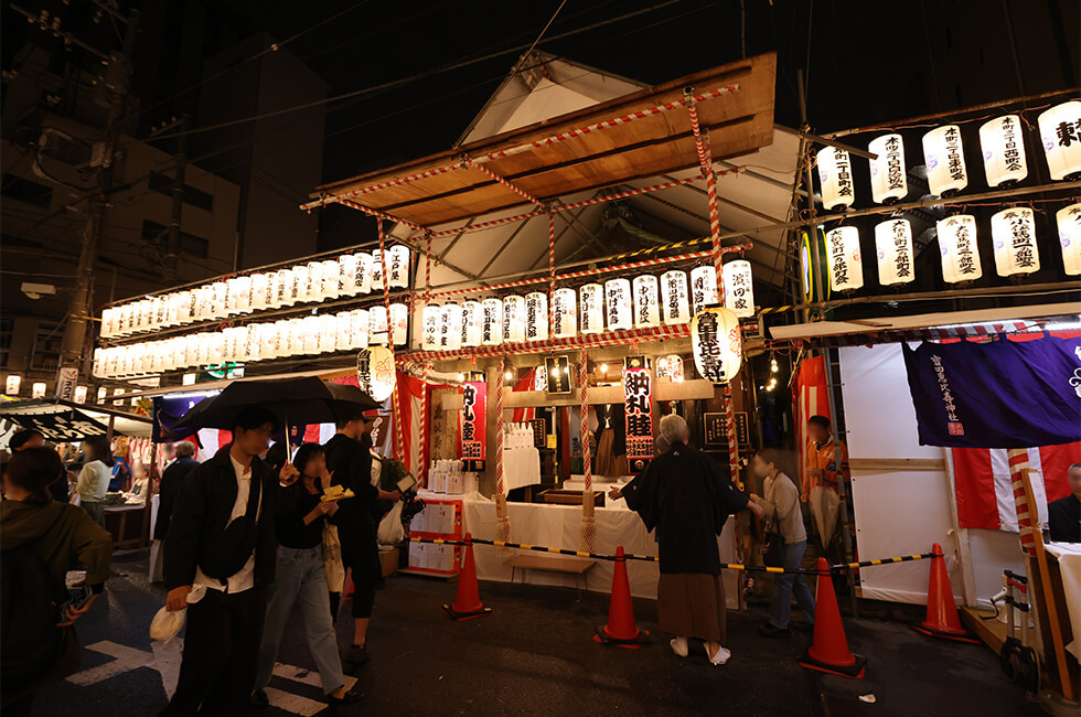 2025年べったら市の日中の賑わっている写真