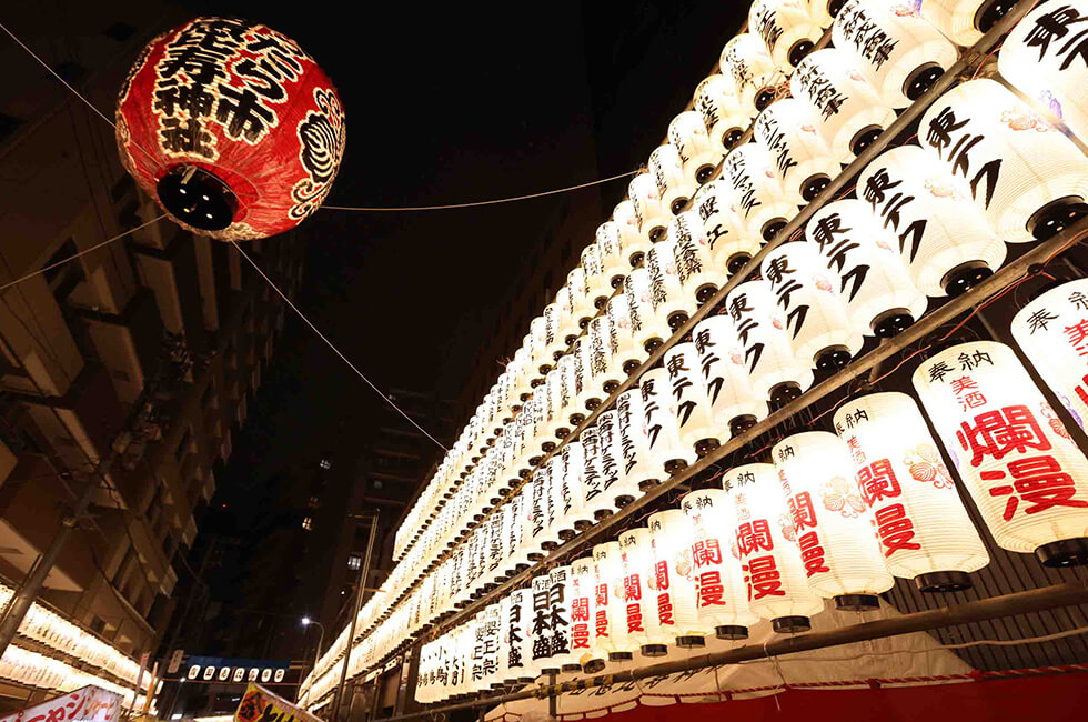 2025年べったら市の日中の賑わっている写真